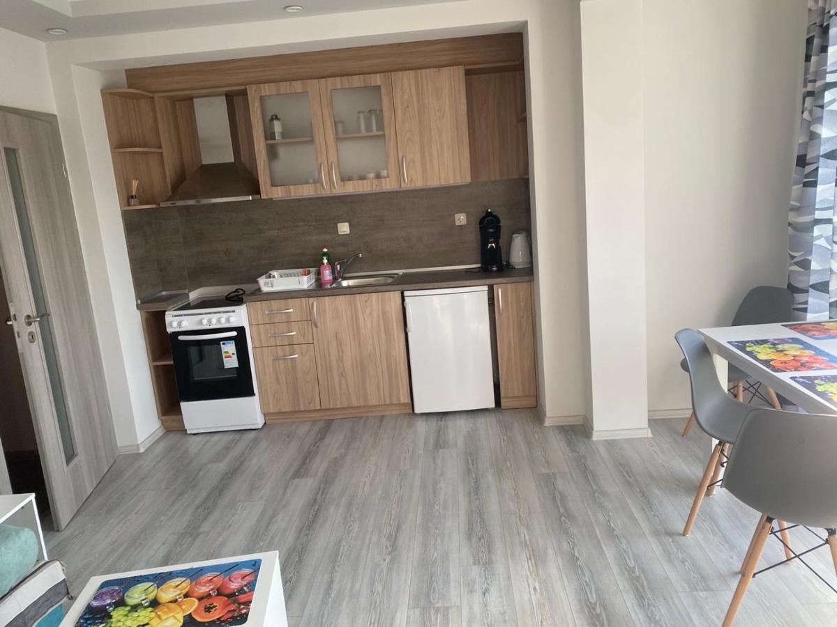 Уютен Нов Апартамент - Стара Загора С Две Спални Appartement Buitenkant foto