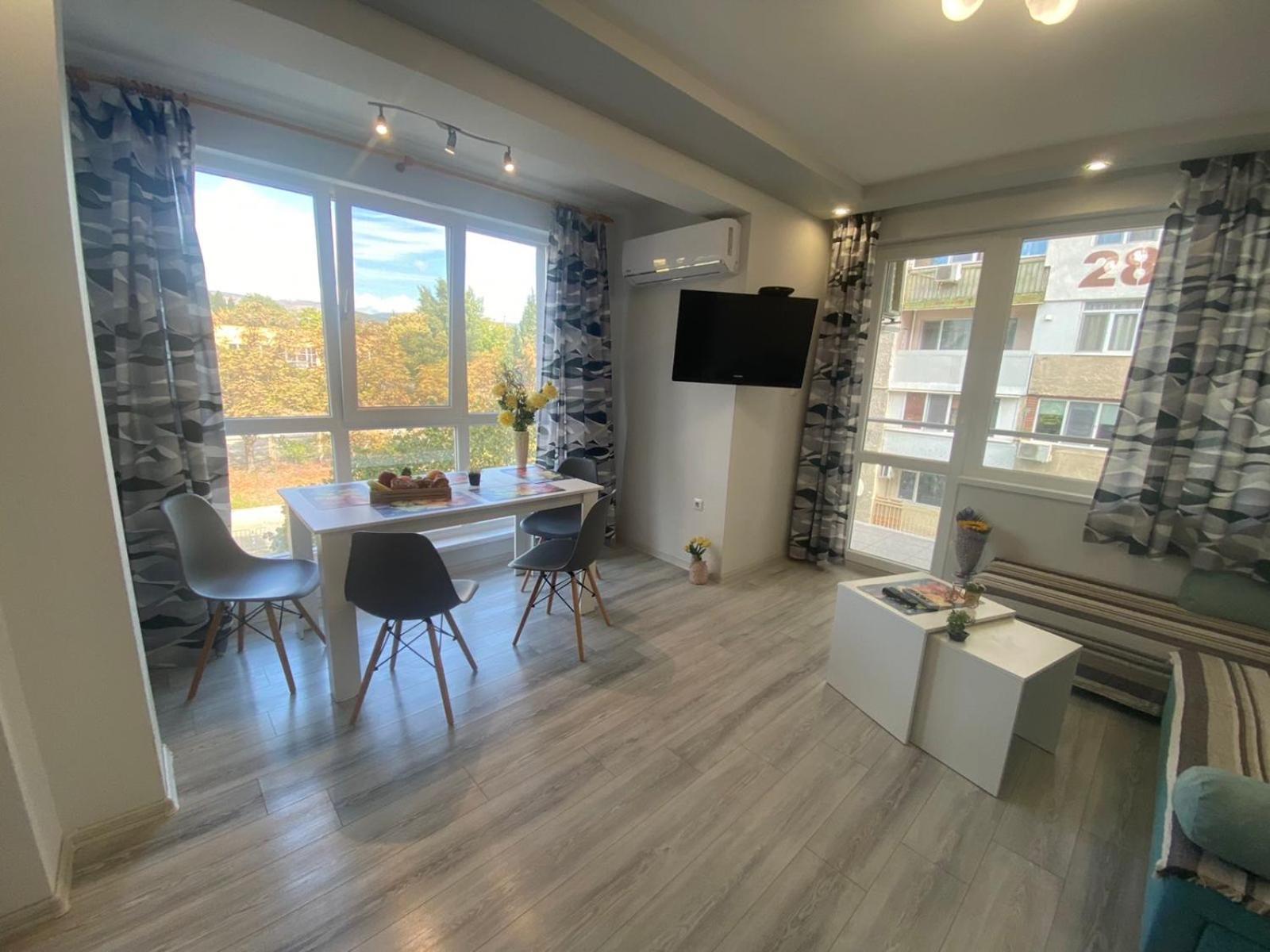 Уютен Нов Апартамент - Стара Загора С Две Спални Appartement Buitenkant foto